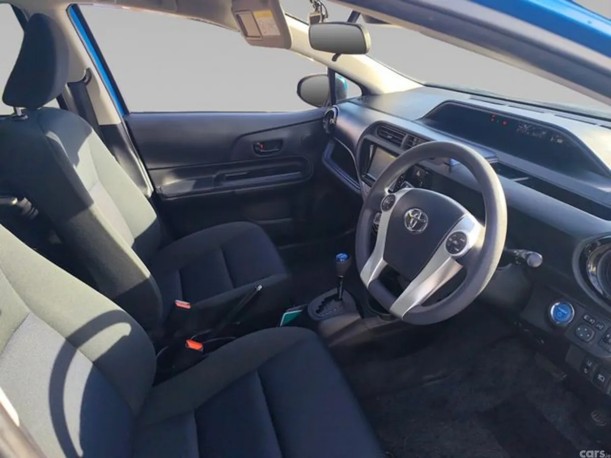 Toyota Aqua Hatchback, Petrol Hybrid, 2017, Blue