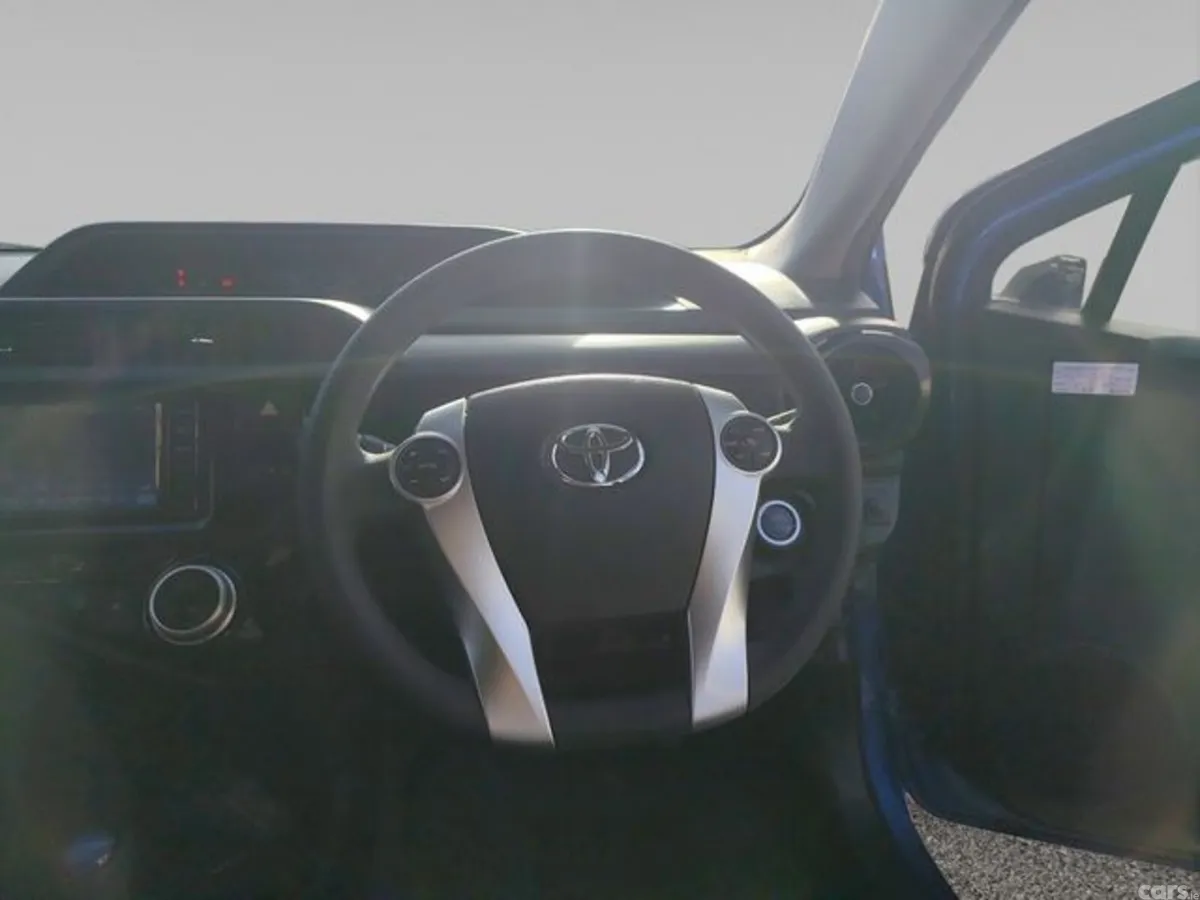Toyota Aqua Hatchback, Petrol Hybrid, 2017, Blue