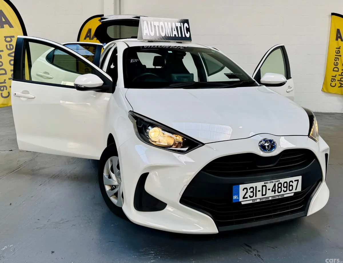 Toyota Yaris Hatchback, Petrol Hybrid, 2023, White