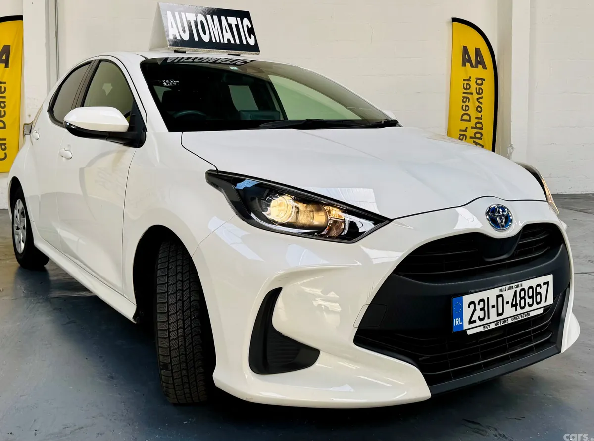 Toyota Yaris Hatchback, Petrol Hybrid, 2023, White
