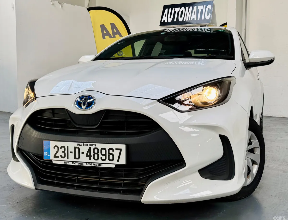 Toyota Yaris Hatchback, Petrol Hybrid, 2023, White
