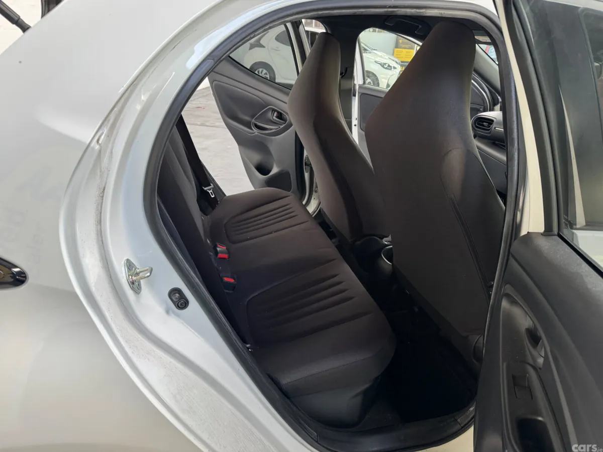 Toyota Yaris Hatchback, Petrol Hybrid, 2023, White