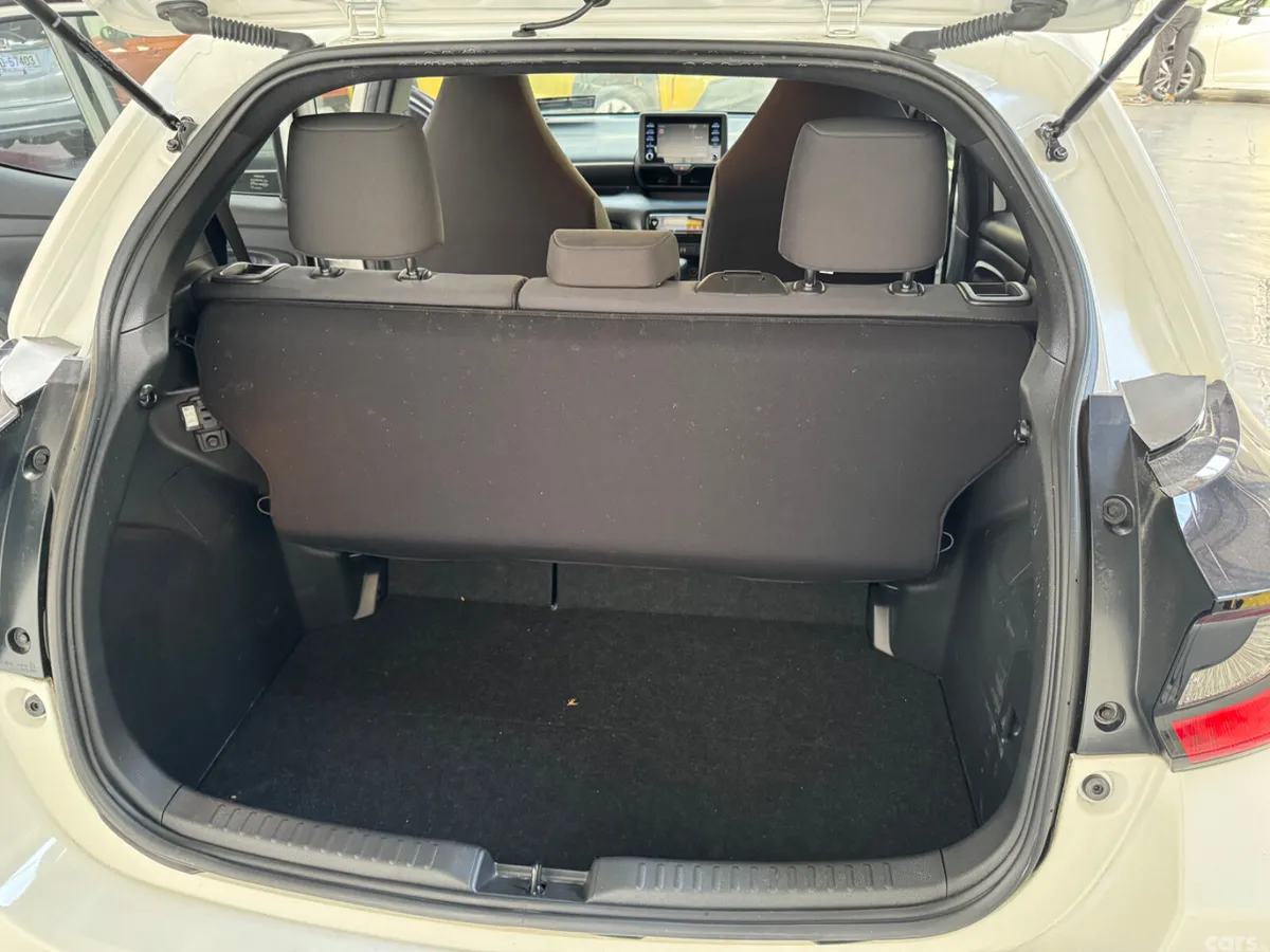 Toyota Yaris Hatchback, Petrol Hybrid, 2023, White