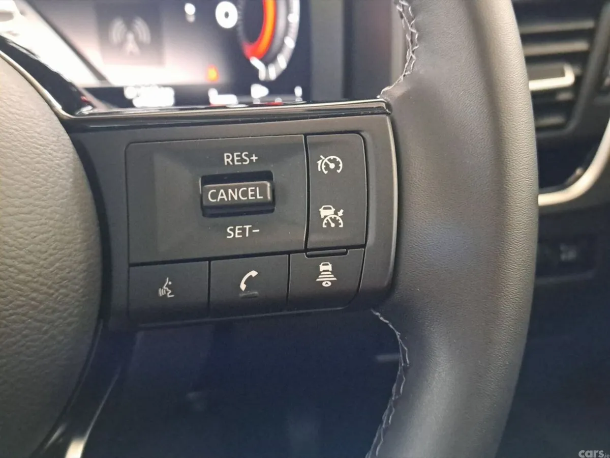 Nissan Qashqai SUV, Petrol Hybrid, 2024, Red