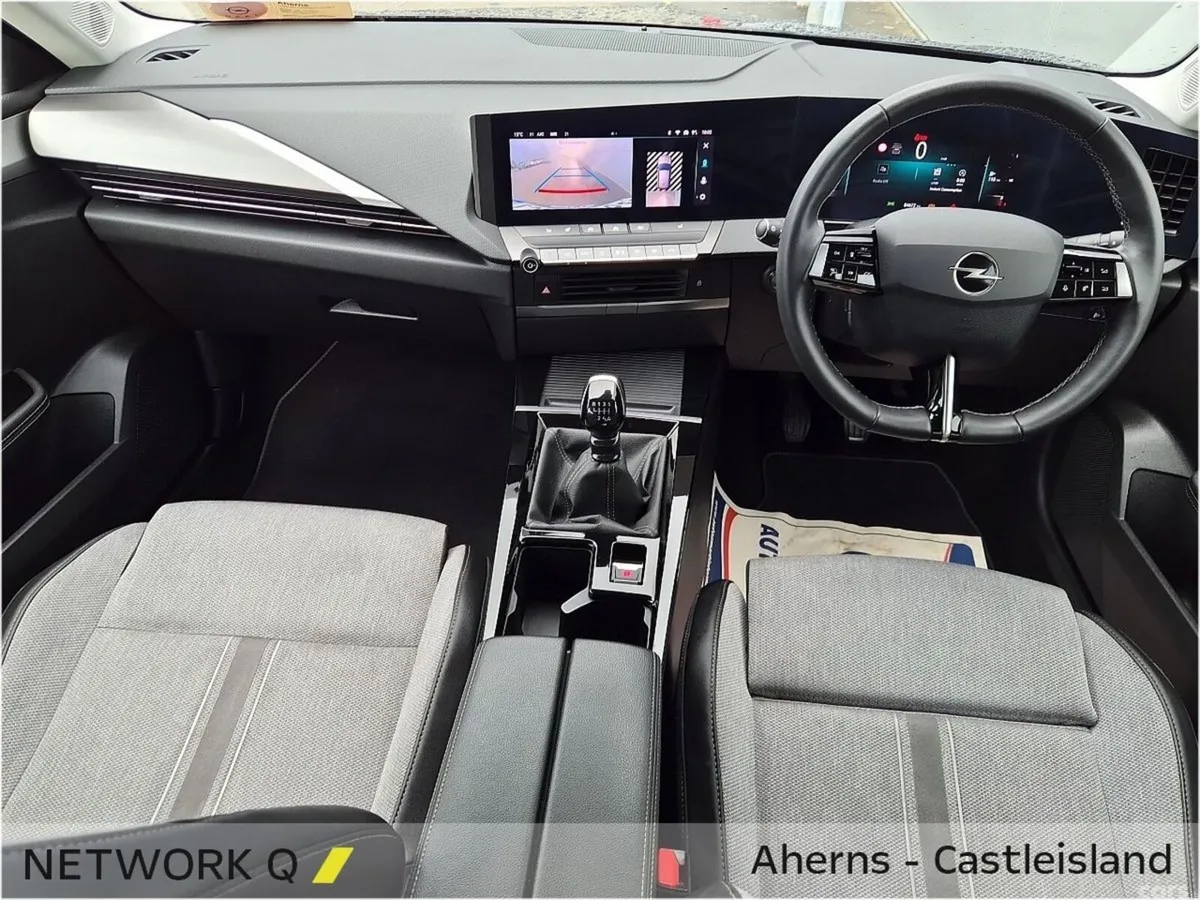 Opel Astra Hatchback, Petrol, 2023, Black