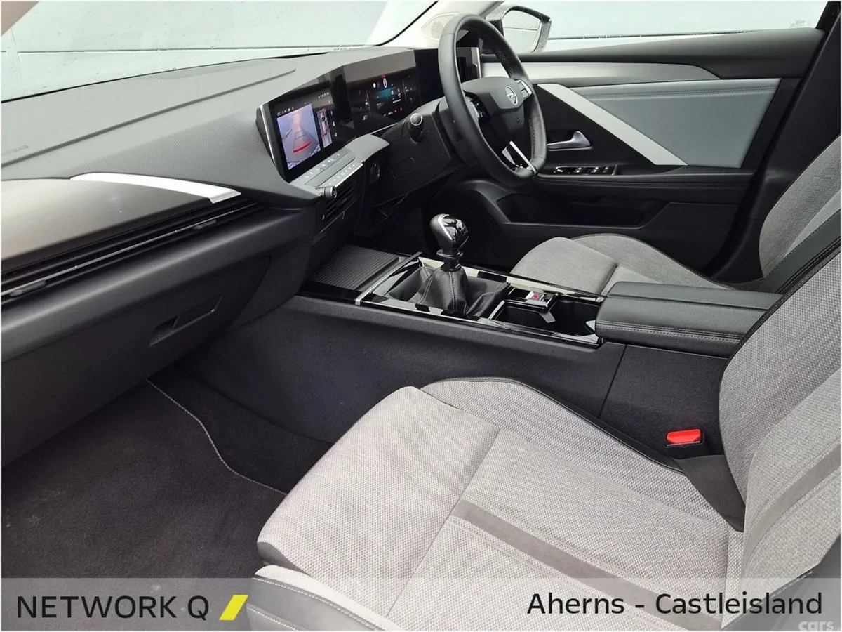 Opel Astra Hatchback, Petrol, 2023, Black