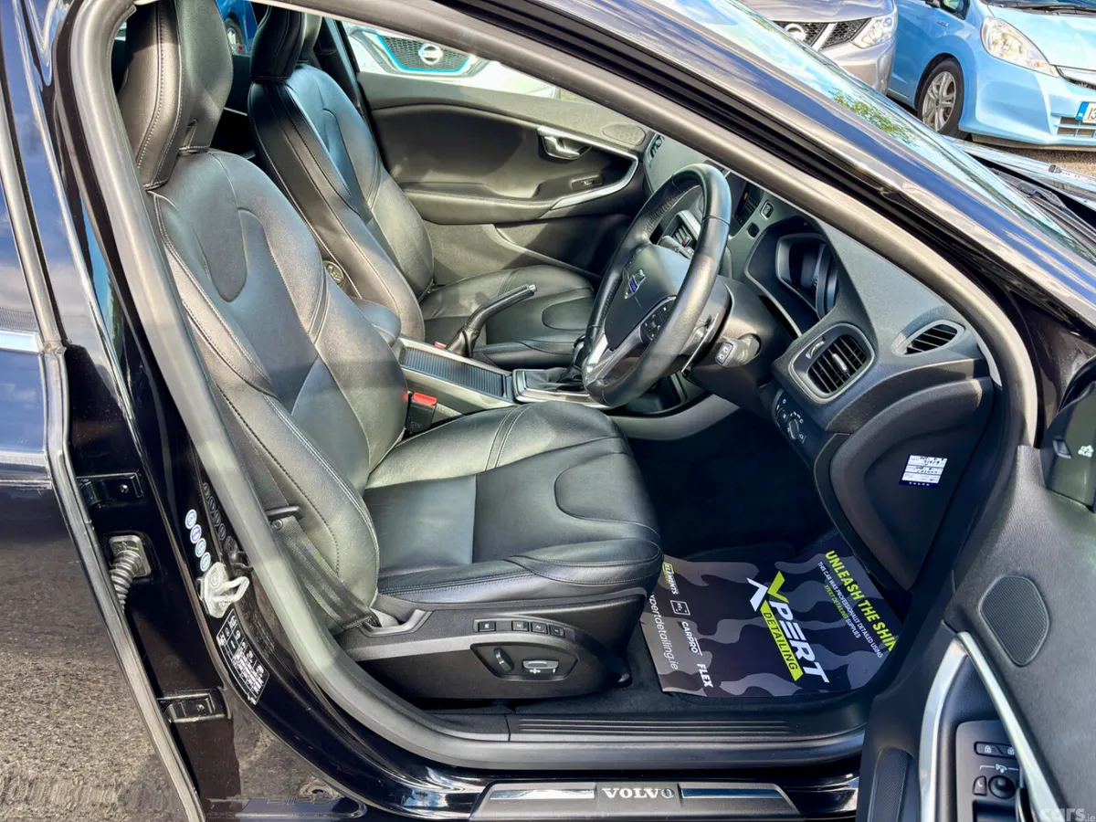 Volvo V40 Hatchback, Diesel, 2015, Black