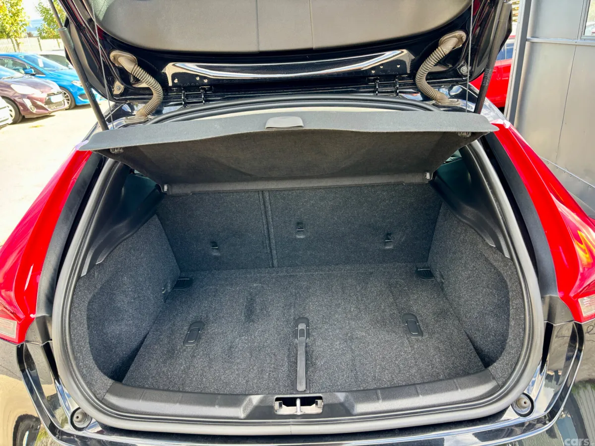 Volvo V40 Hatchback, Diesel, 2015, Black
