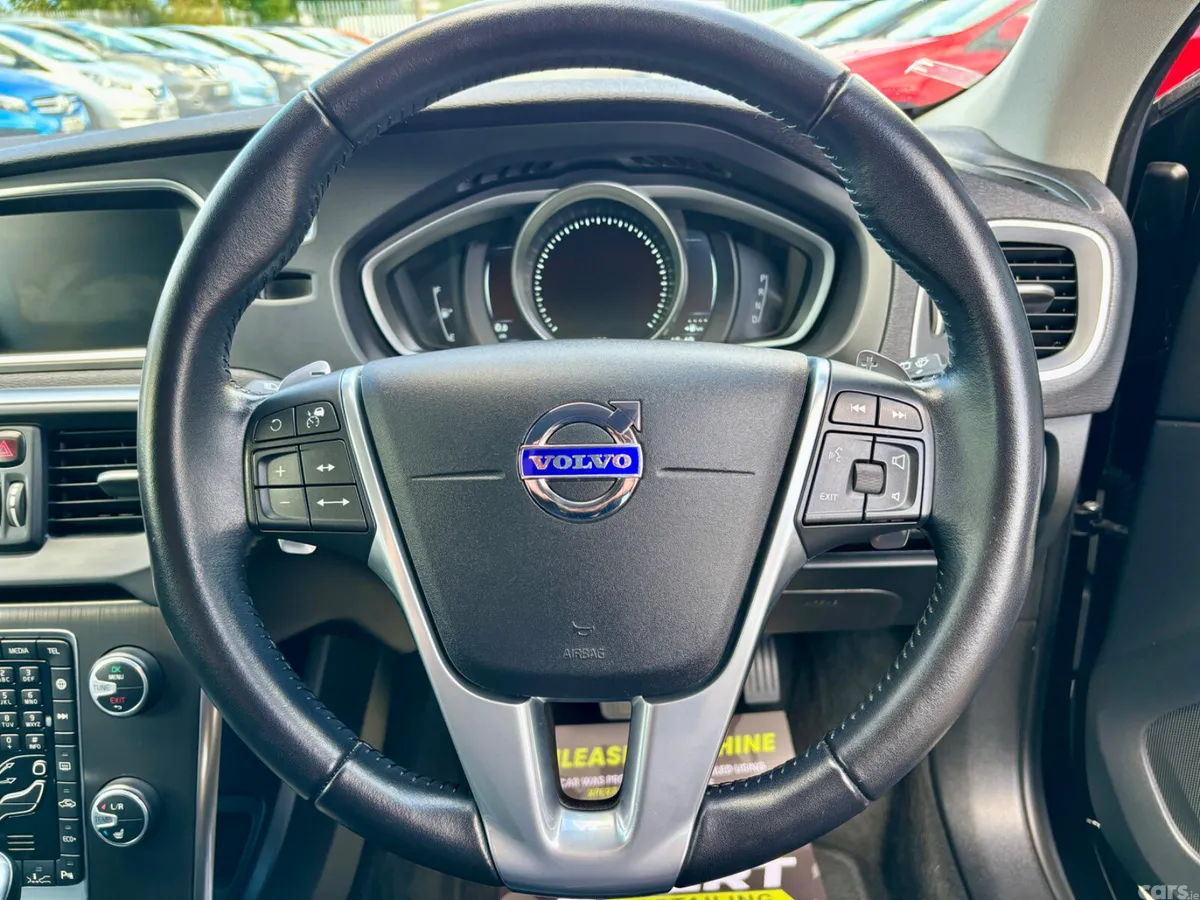 Volvo V40 Hatchback, Diesel, 2015, Black