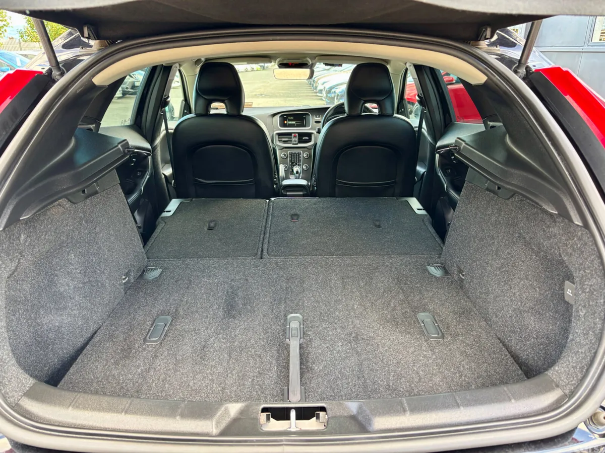 Volvo V40 Hatchback, Diesel, 2015, Black