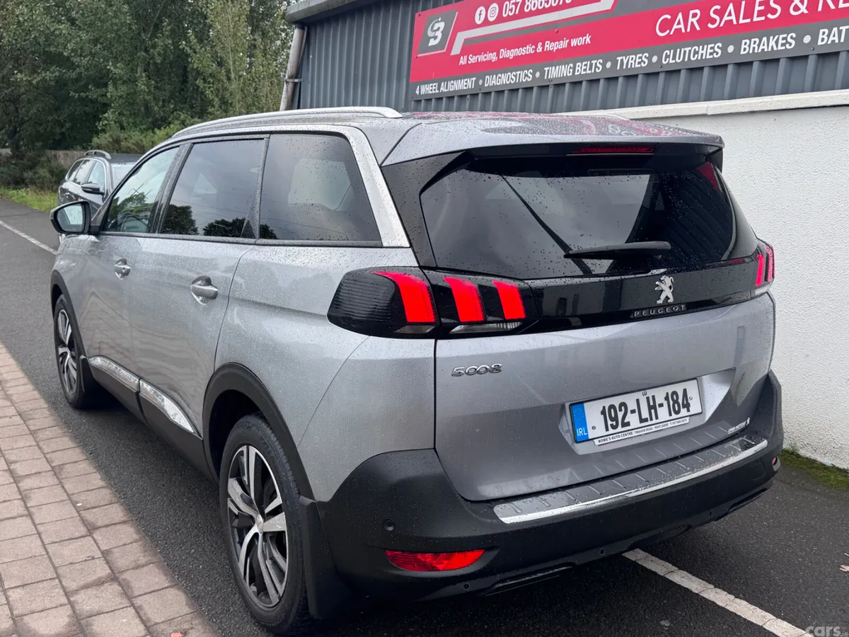 Peugeot 5008 MPV, Petrol, 2019, Grey