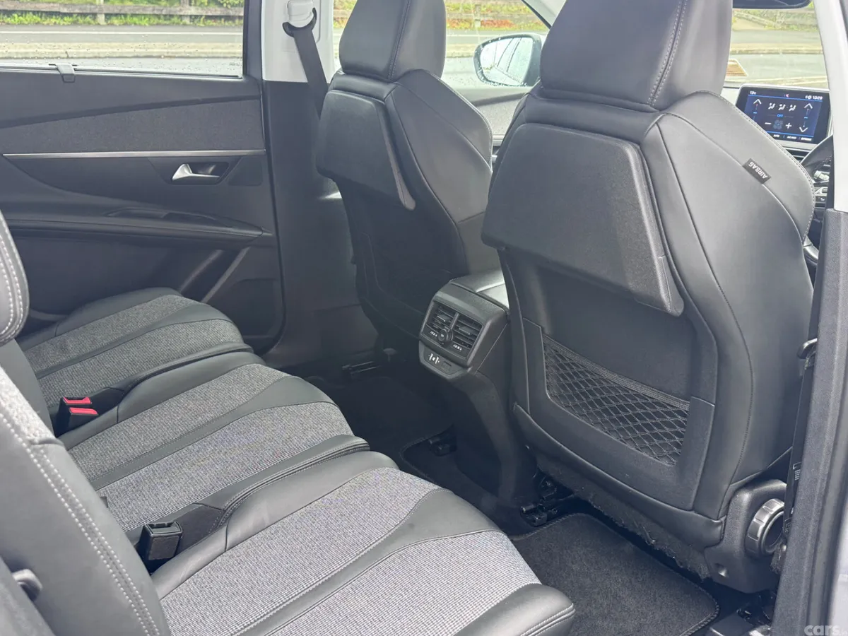 Peugeot 5008 MPV, Petrol, 2019, Grey
