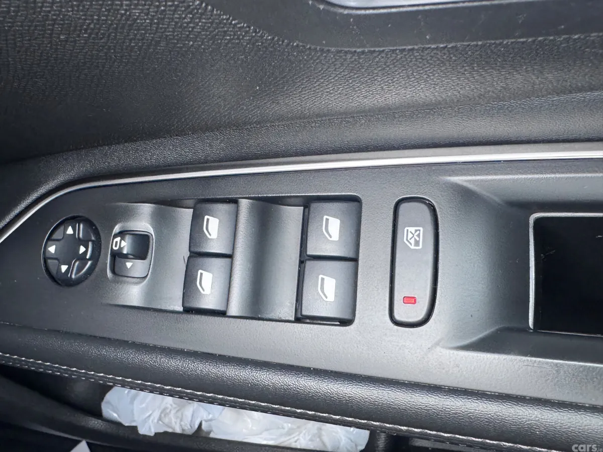 Peugeot 5008 MPV, Petrol, 2019, Grey
