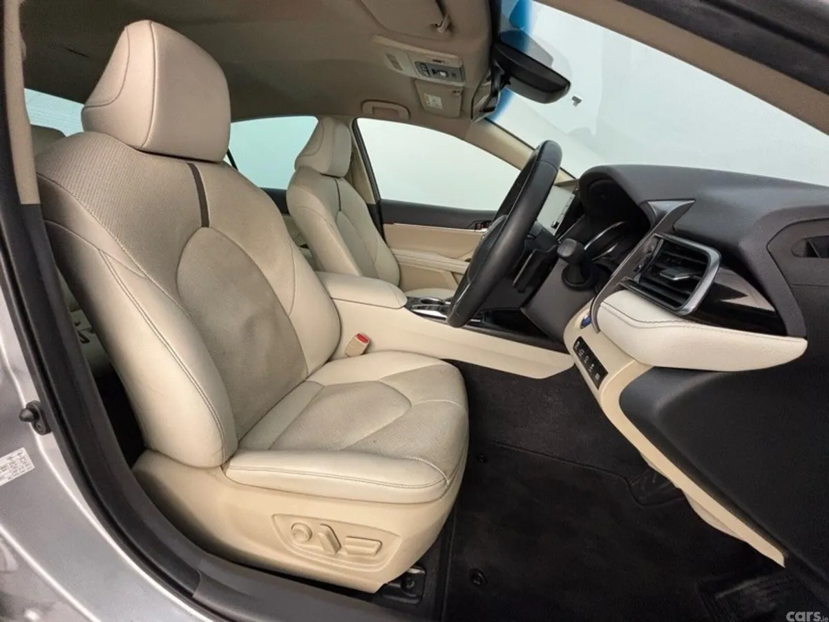 Toyota Camry Saloon, Petrol Hybrid, 2023, Grey