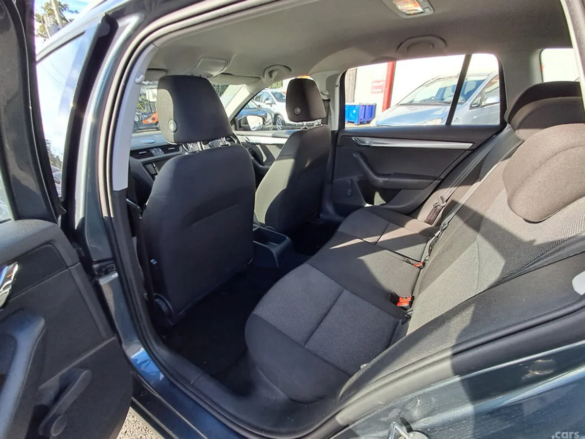 Skoda Octavia Estate, Diesel, 2016, Grey