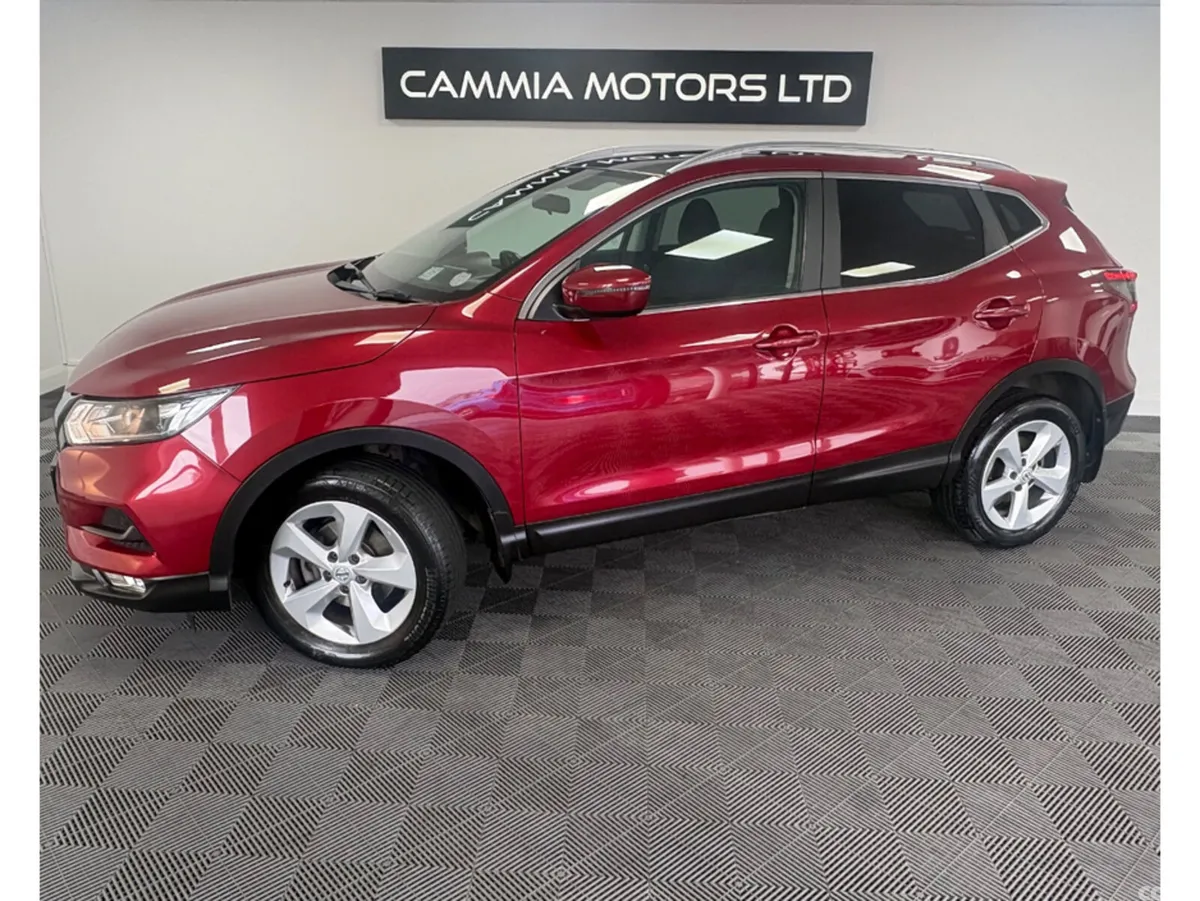Nissan Qashqai MPV, Petrol, 2018, Red