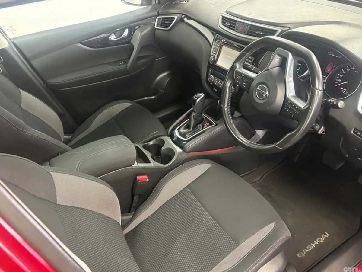 Nissan Qashqai MPV, Petrol, 2018, Red