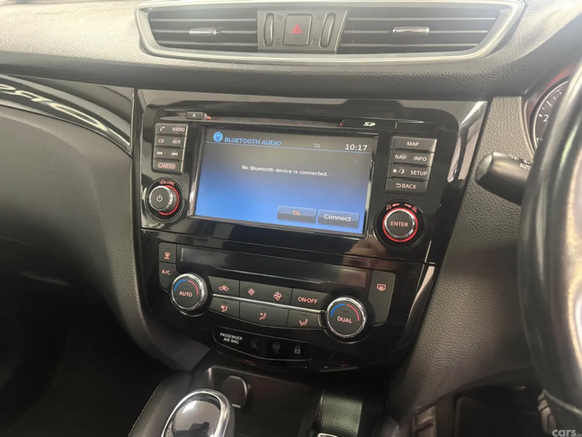 Nissan Qashqai MPV, Petrol, 2018, Red