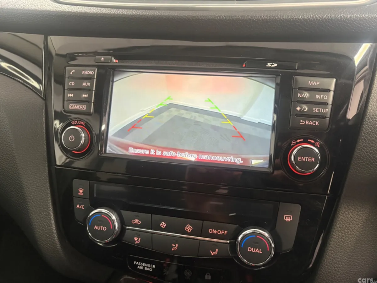 Nissan Qashqai MPV, Petrol, 2018, Red