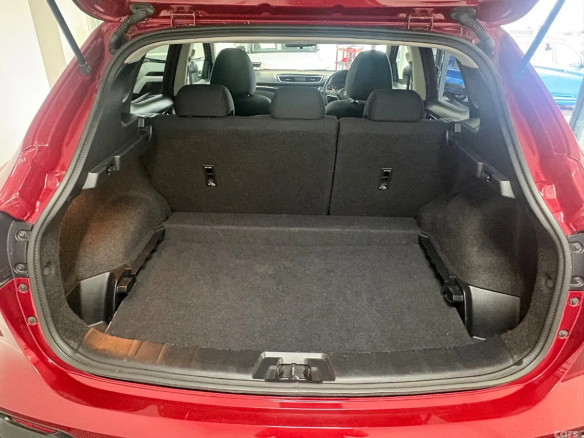 Nissan Qashqai MPV, Petrol, 2018, Red