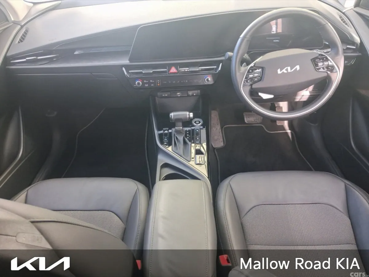 Kia Niro MPV, Petrol Plug-in Hybrid, 2023, Red