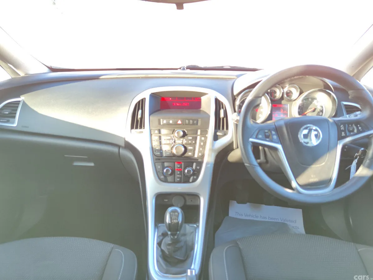 Vauxhall Astra Hatchback, Petrol, 2015, Silver