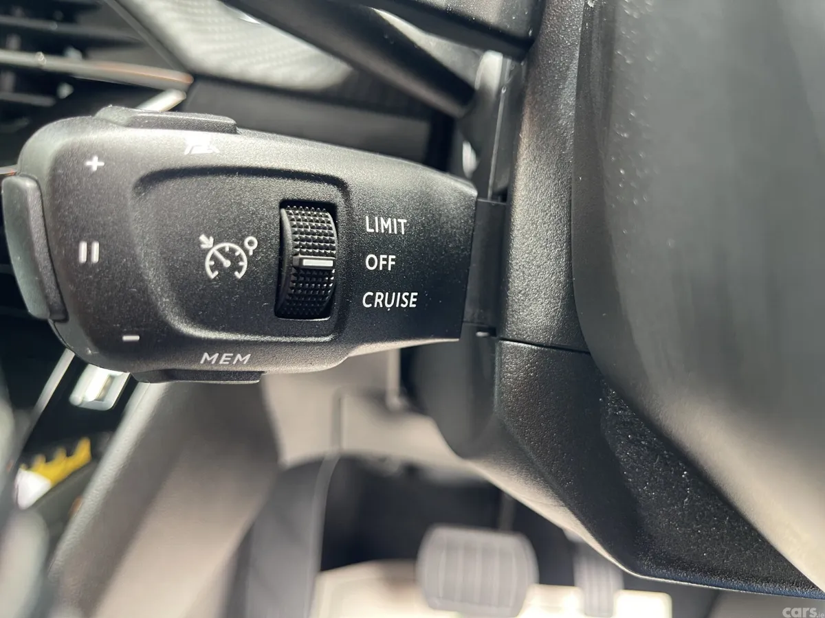 Peugeot 208 Hatchback, Petrol, 2021, Yellow