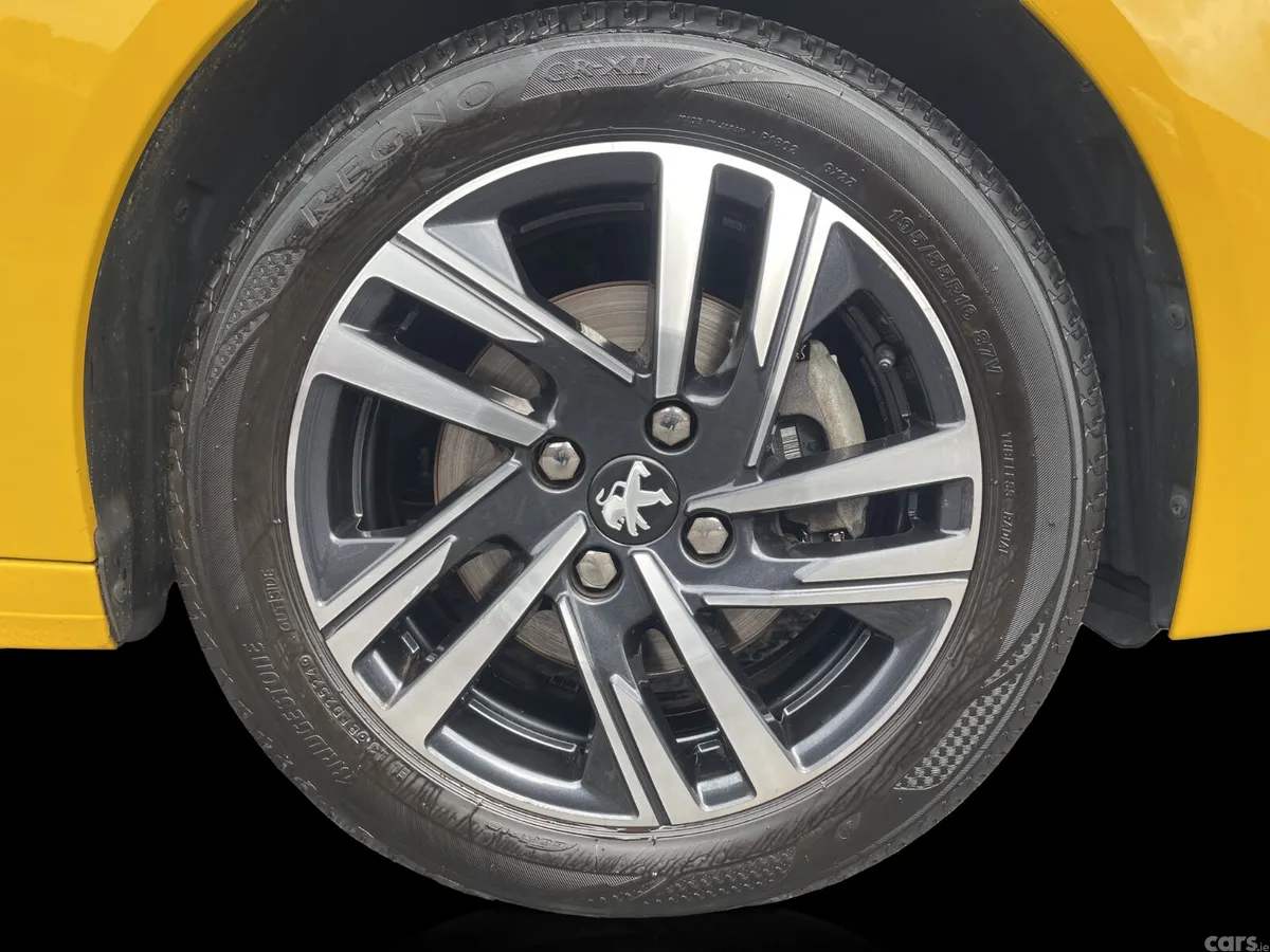 Peugeot 208 Hatchback, Petrol, 2021, Yellow