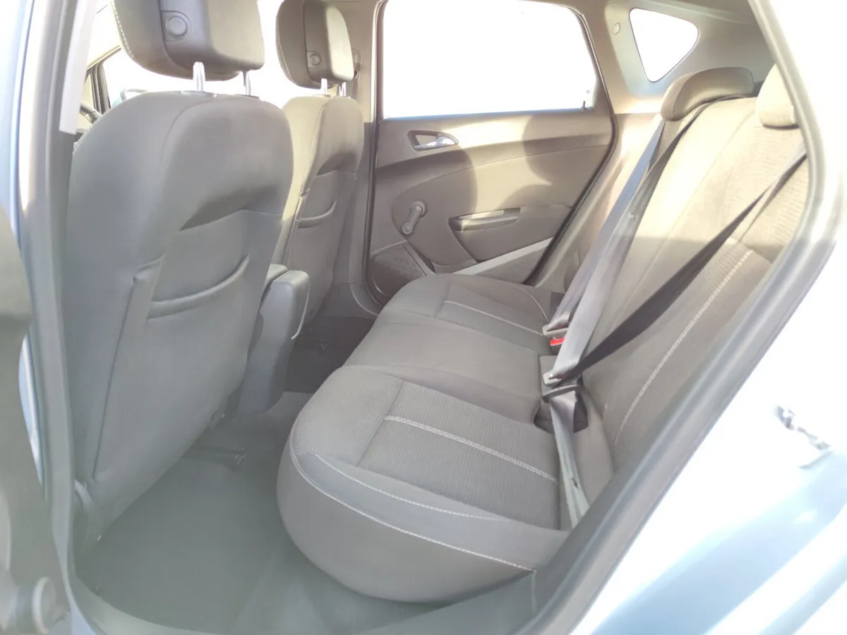 Vauxhall Astra Hatchback, Petrol, 2015, Silver