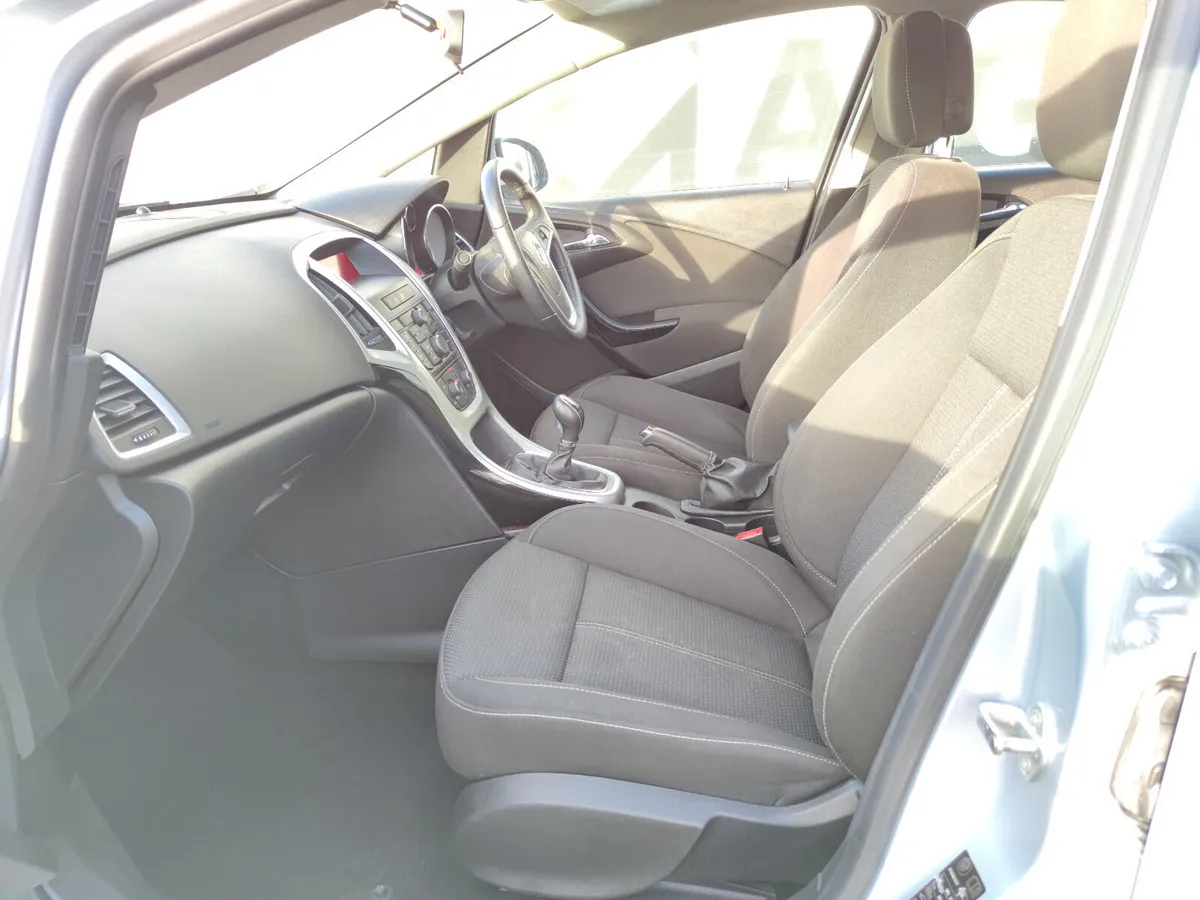 Vauxhall Astra Hatchback, Petrol, 2015, Silver