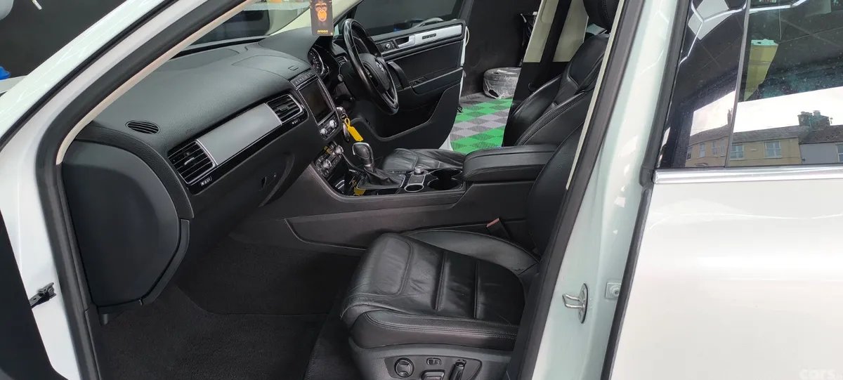 Volkswagen Touareg SUV, Diesel, 2015, White