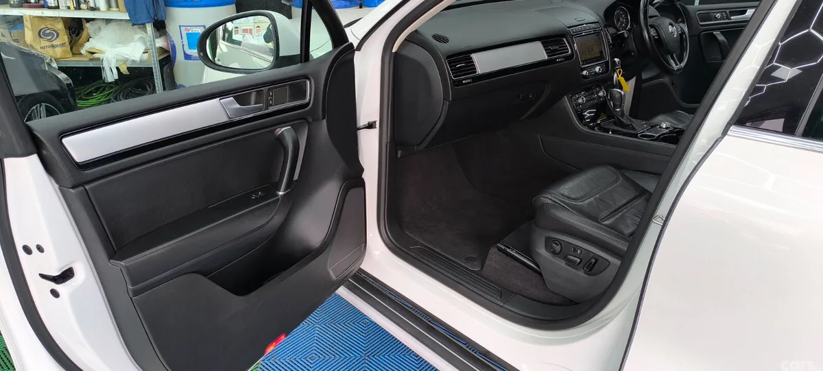 Volkswagen Touareg SUV, Diesel, 2015, White