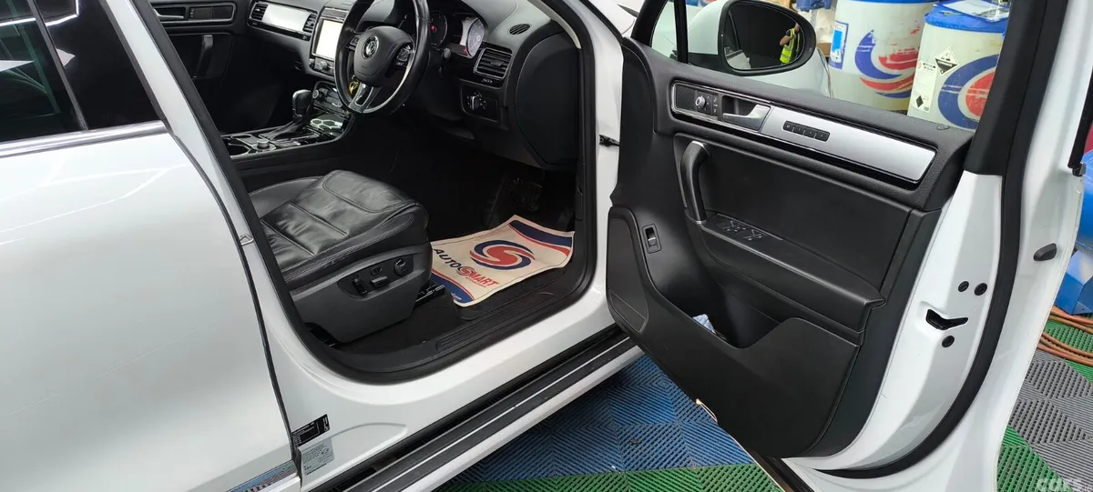 Volkswagen Touareg SUV, Diesel, 2015, White