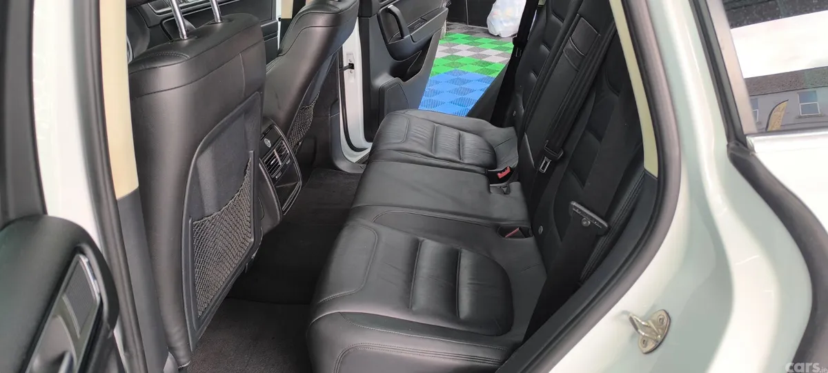 Volkswagen Touareg SUV, Diesel, 2015, White