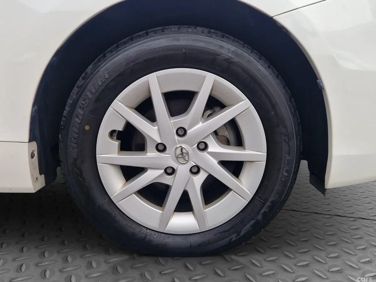 Toyota Prius MPV, Petrol Hybrid, 2013, White