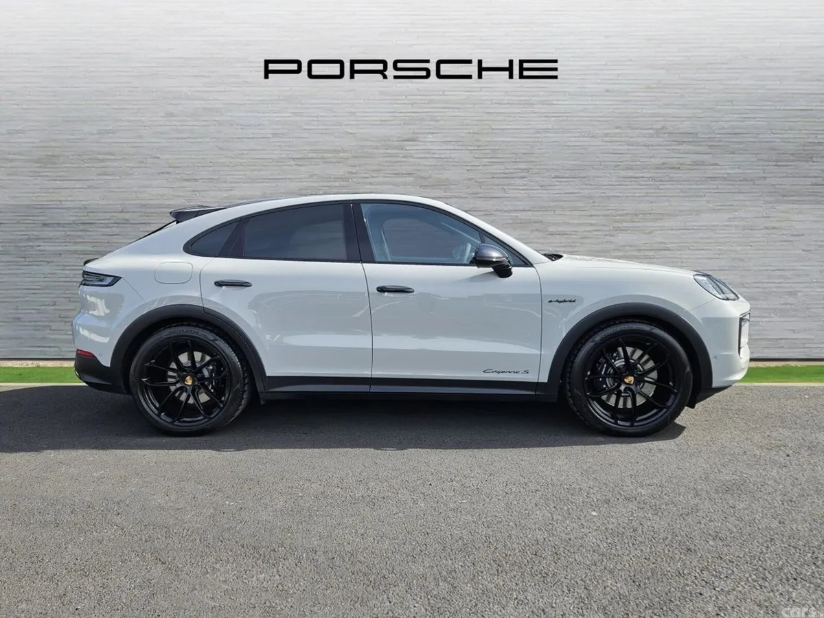 Porsche Cayenne SUV, Petrol Plug-in Hybrid, 2024, Grey