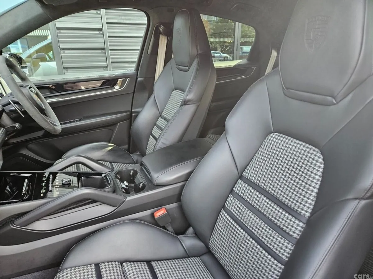 Porsche Cayenne SUV, Petrol Plug-in Hybrid, 2024, Grey