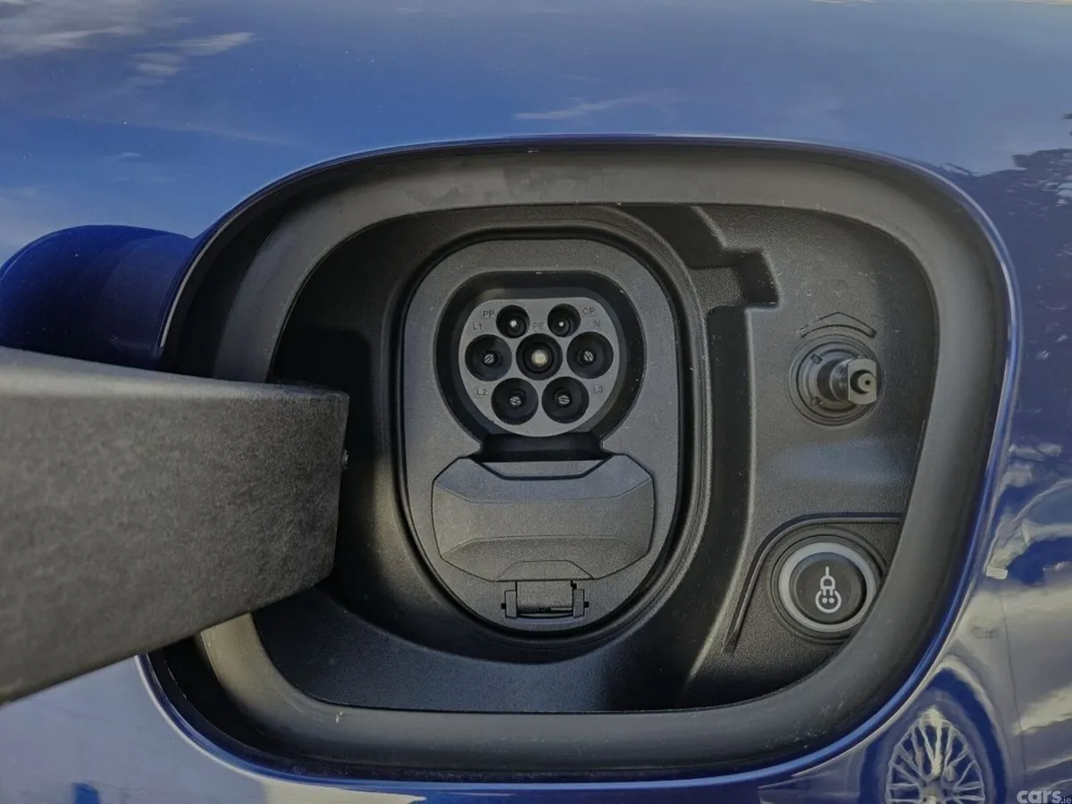 Porsche Macan SUV, Electric, 2026, Blue