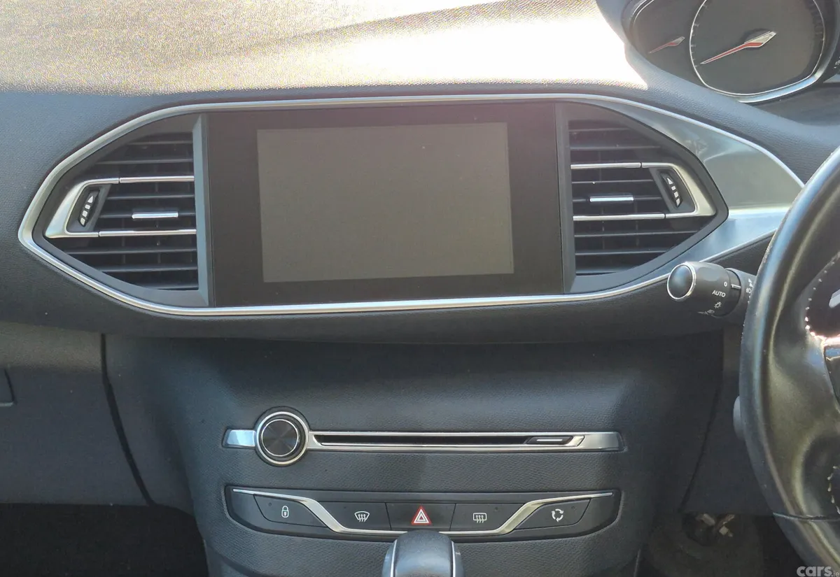 Peugeot 308 Hatchback, Diesel, 2017, White