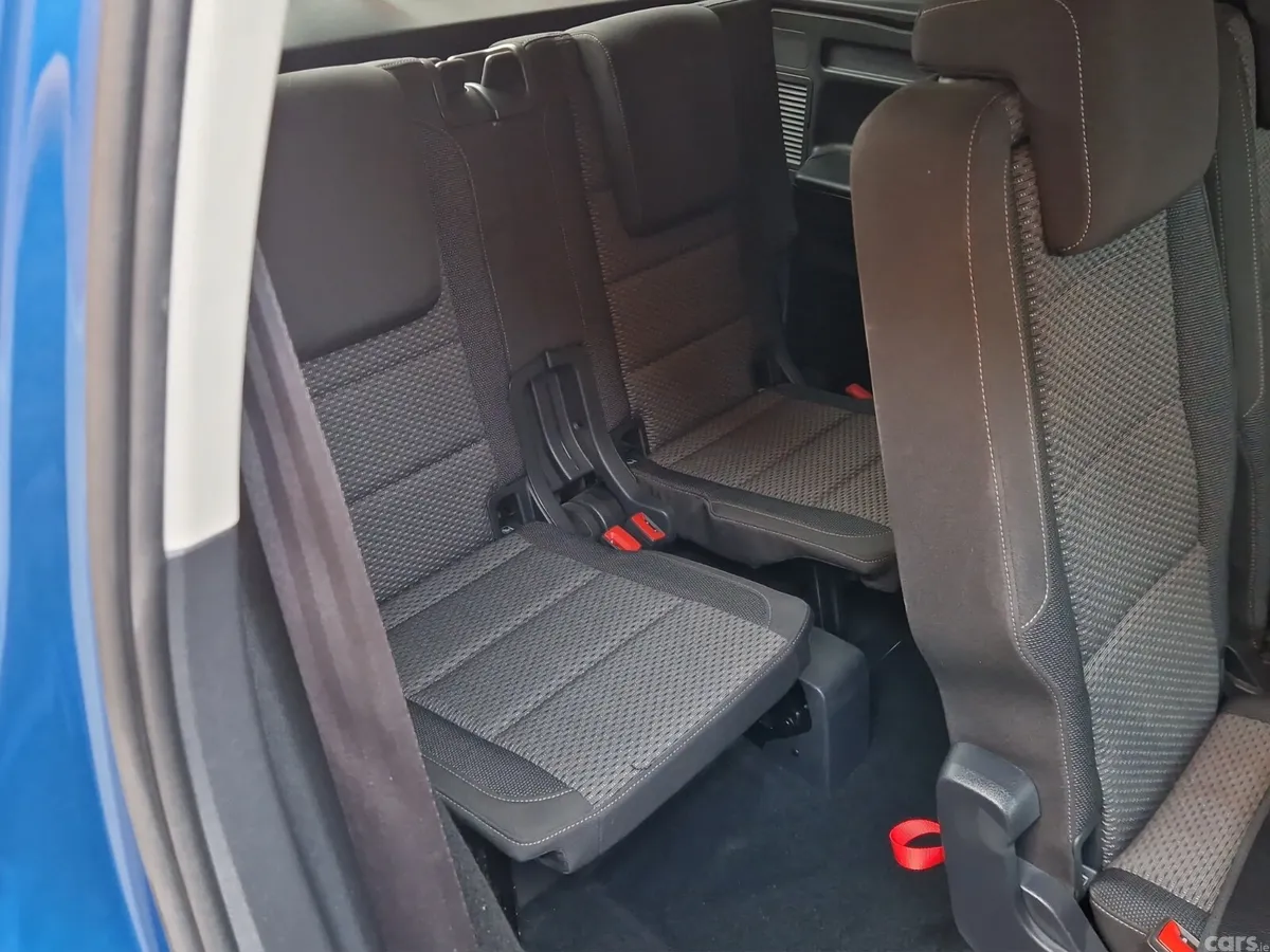 Volkswagen Touran MPV, Petrol, 2017, Blue