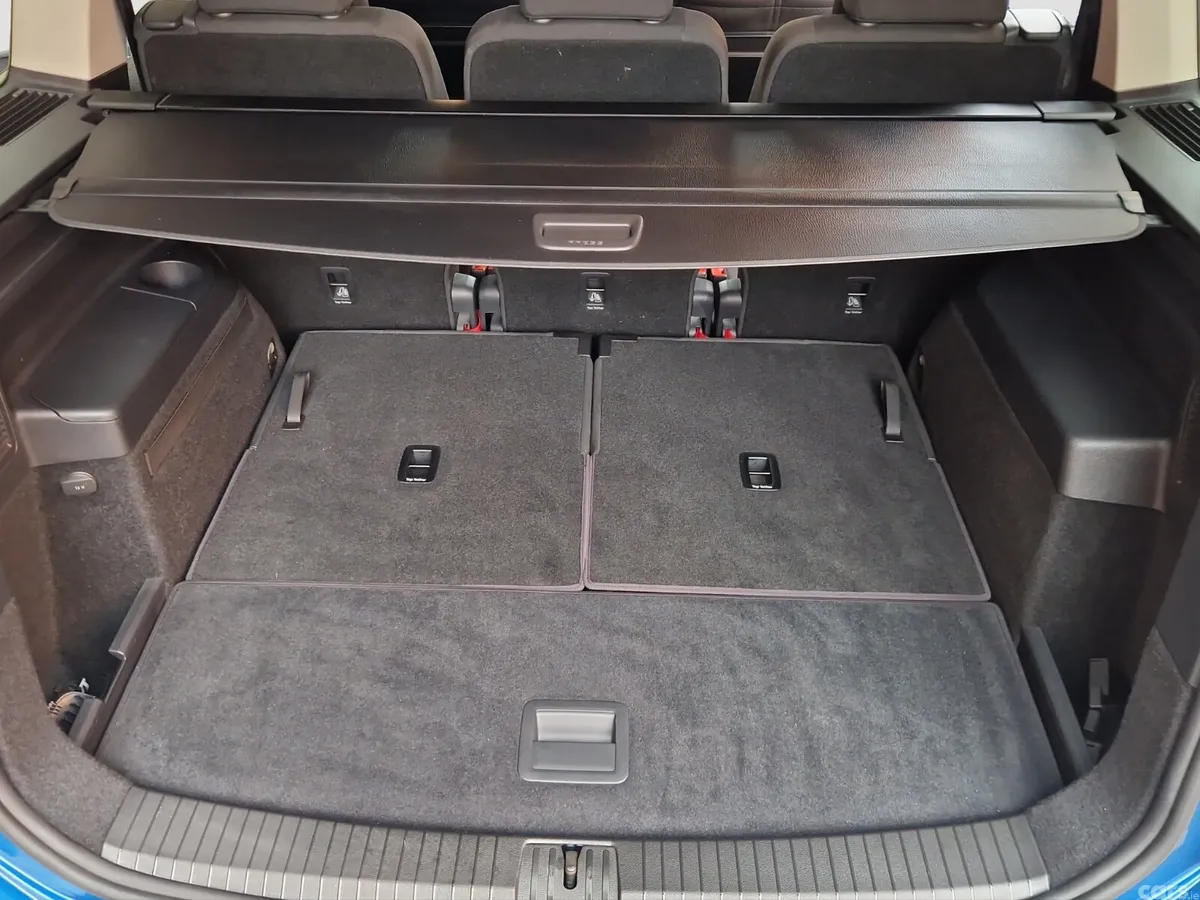 Volkswagen Touran MPV, Petrol, 2017, Blue
