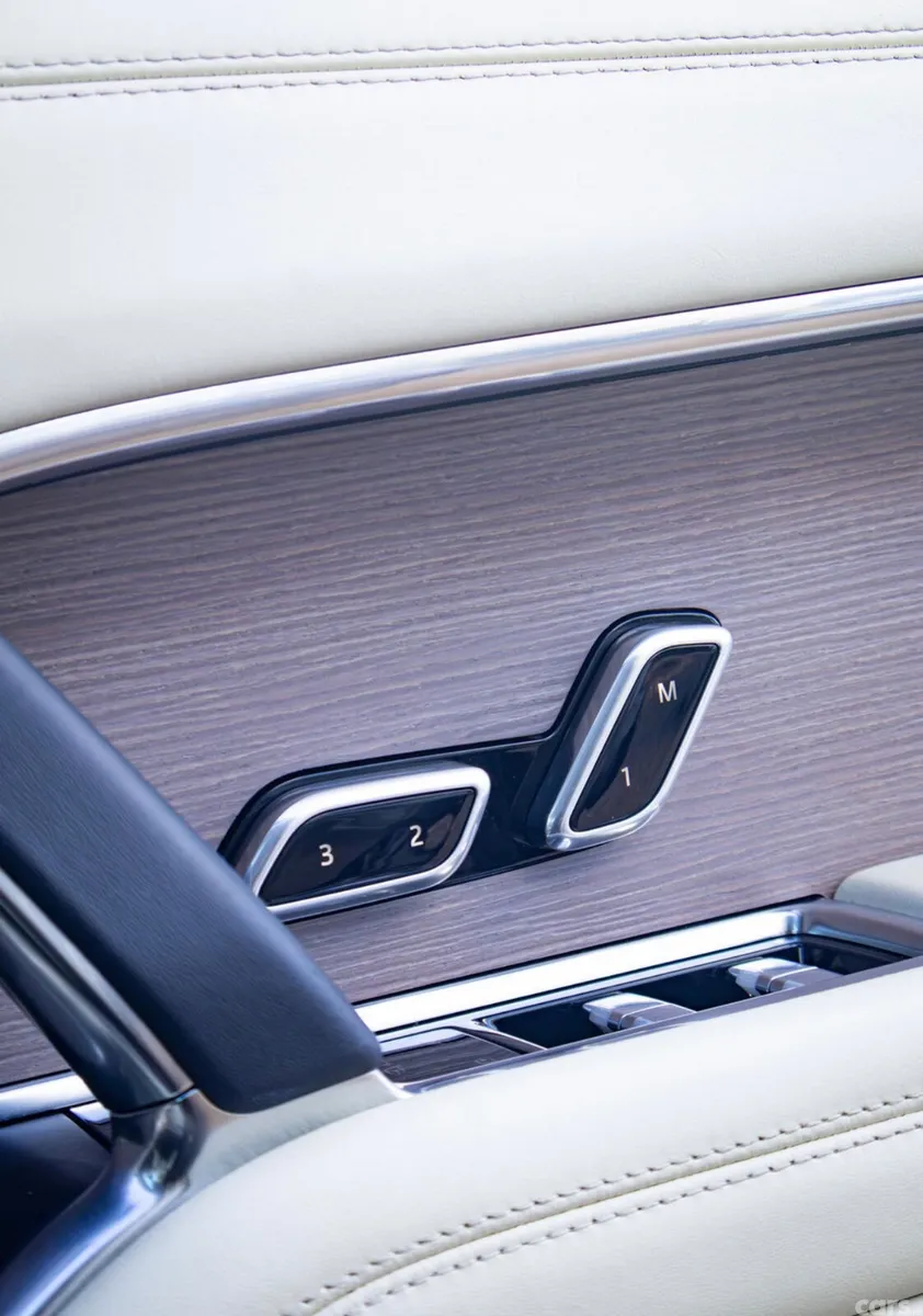Land Rover Range Rover SUV, Petrol Hybrid, 2024, Gold
