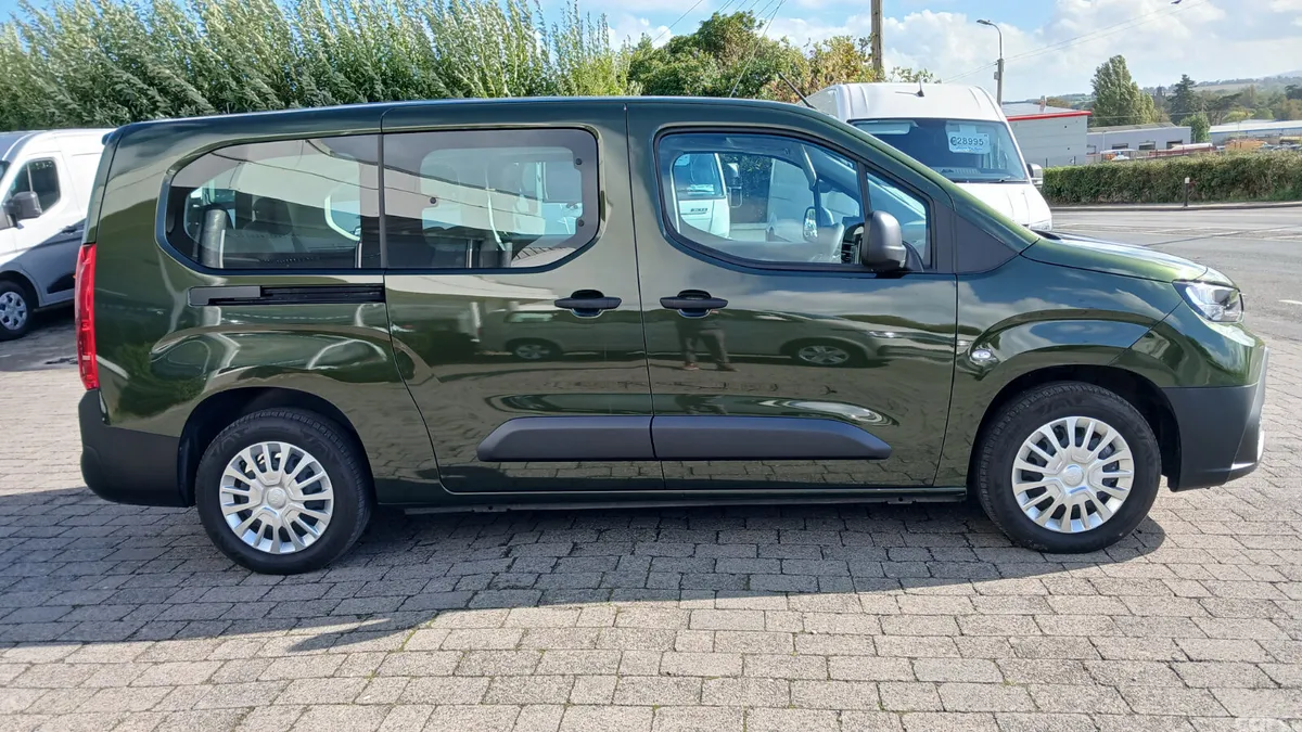 Toyota Proace MPV, Electric, 2025, Green