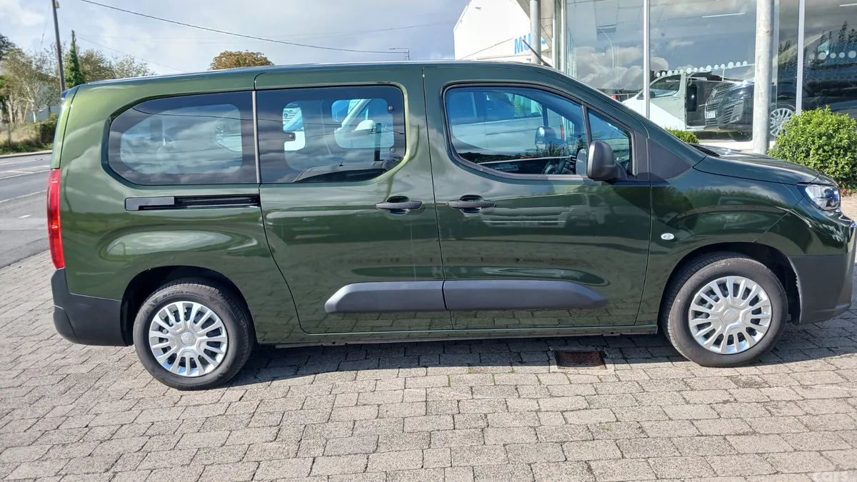 Toyota Proace MPV, Electric, 2025, Green