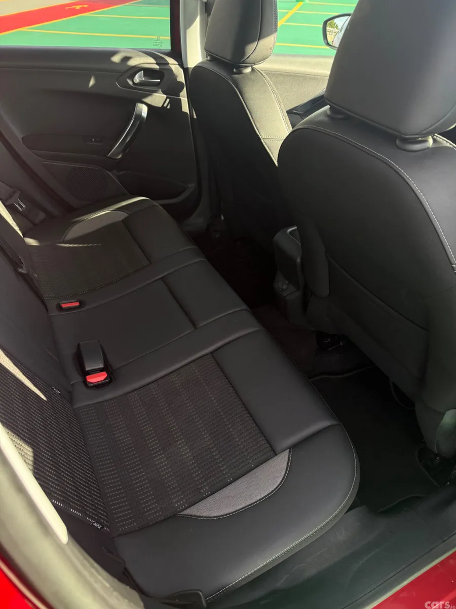 Peugeot 2008 Hatchback, Petrol, 2017, Red