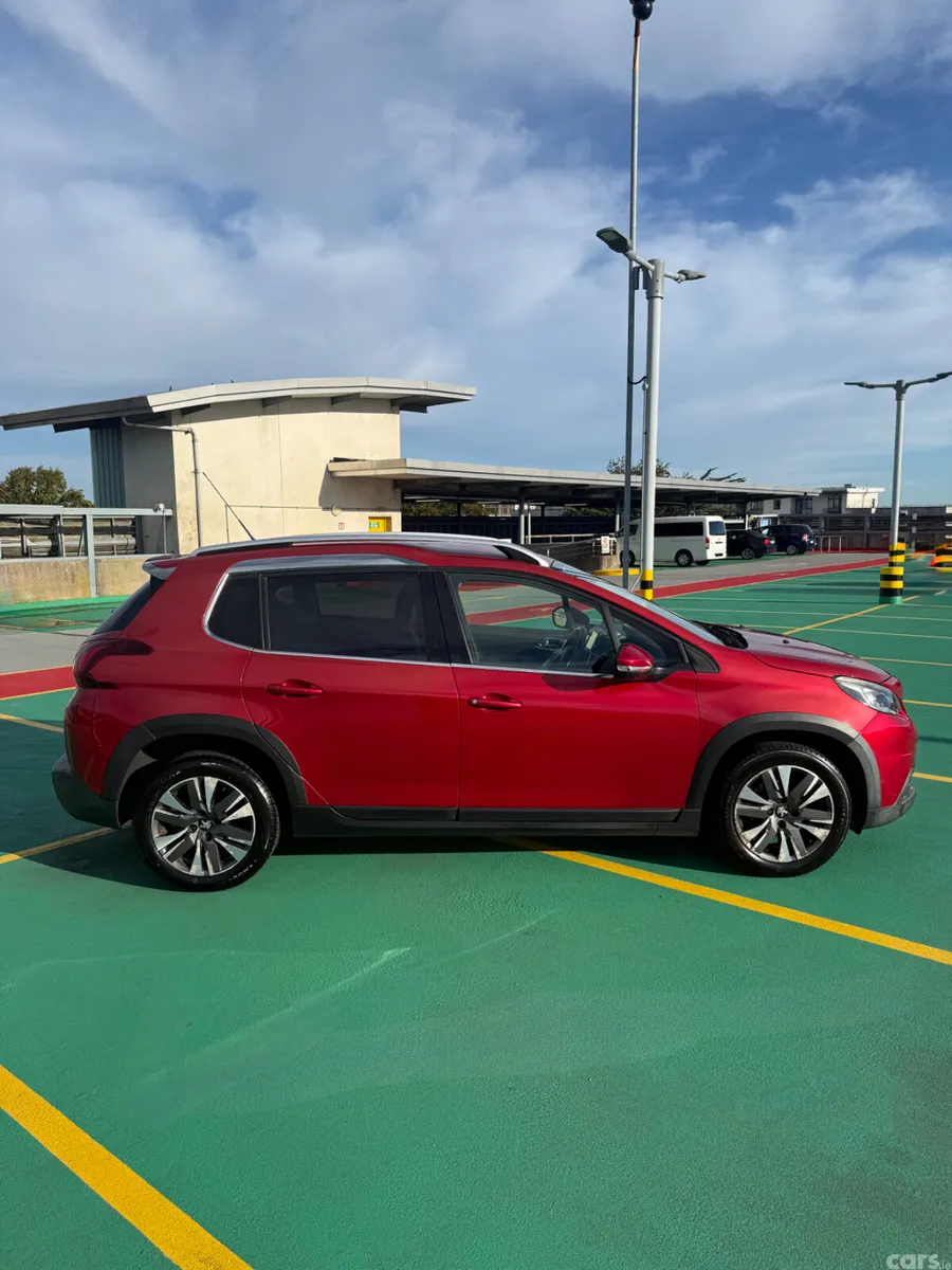 Peugeot 2008 Hatchback, Petrol, 2017, Red