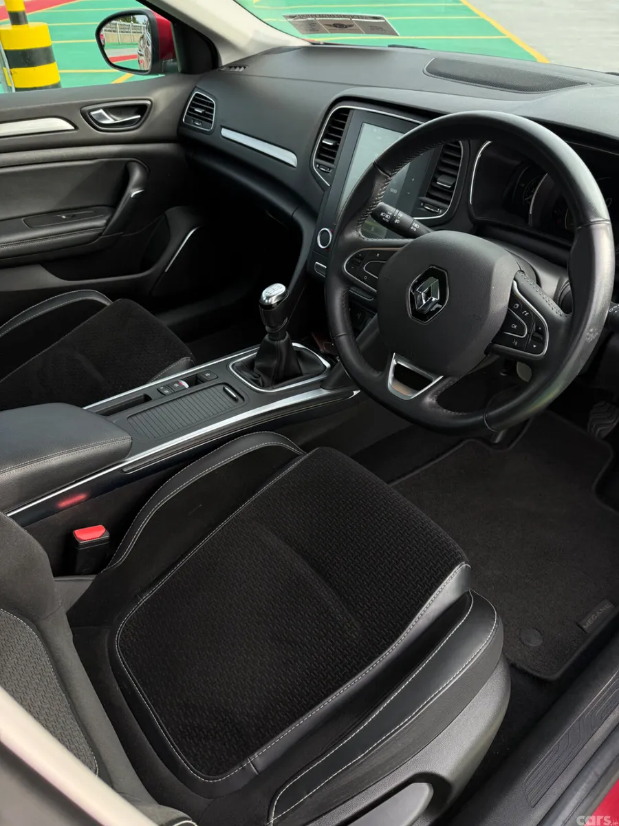 Renault Megane Saloon, Diesel, 2019, Red