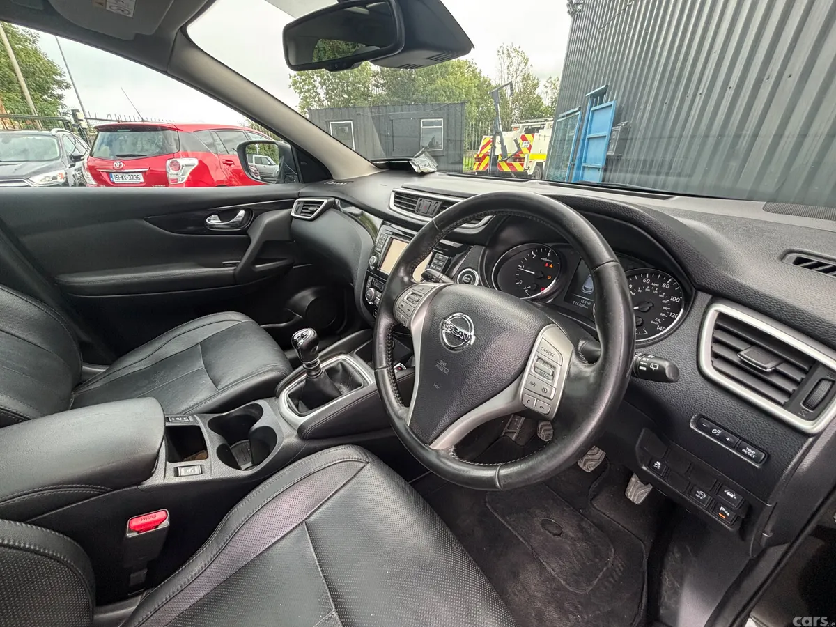 Nissan Qashqai Hatchback, Diesel, 2016, Black