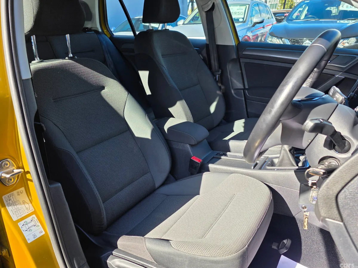 Volkswagen Golf Estate, Diesel, 2018, Yellow