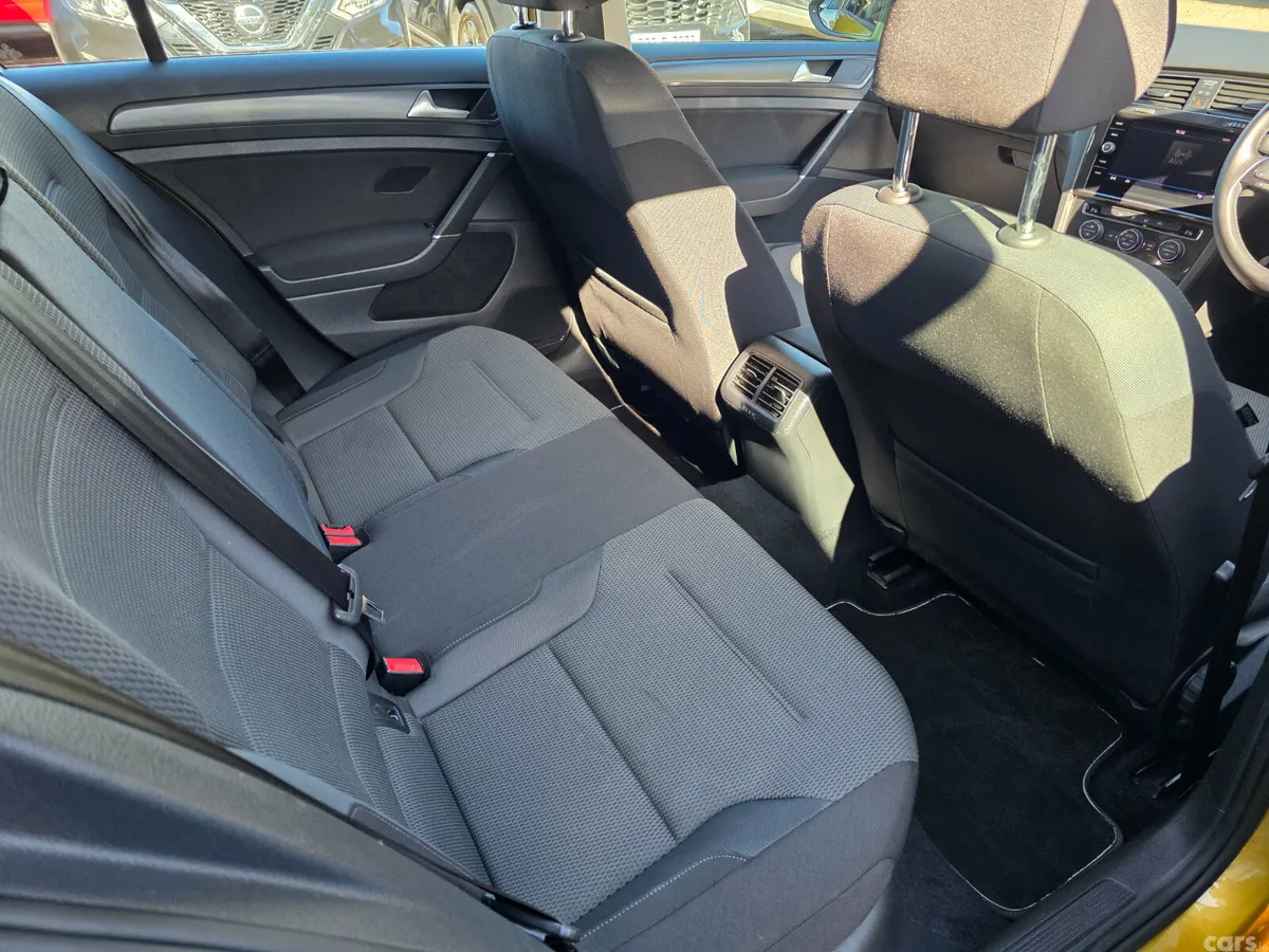 Volkswagen Golf Estate, Diesel, 2018, Yellow